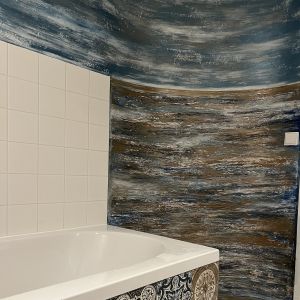 art wall bathroom